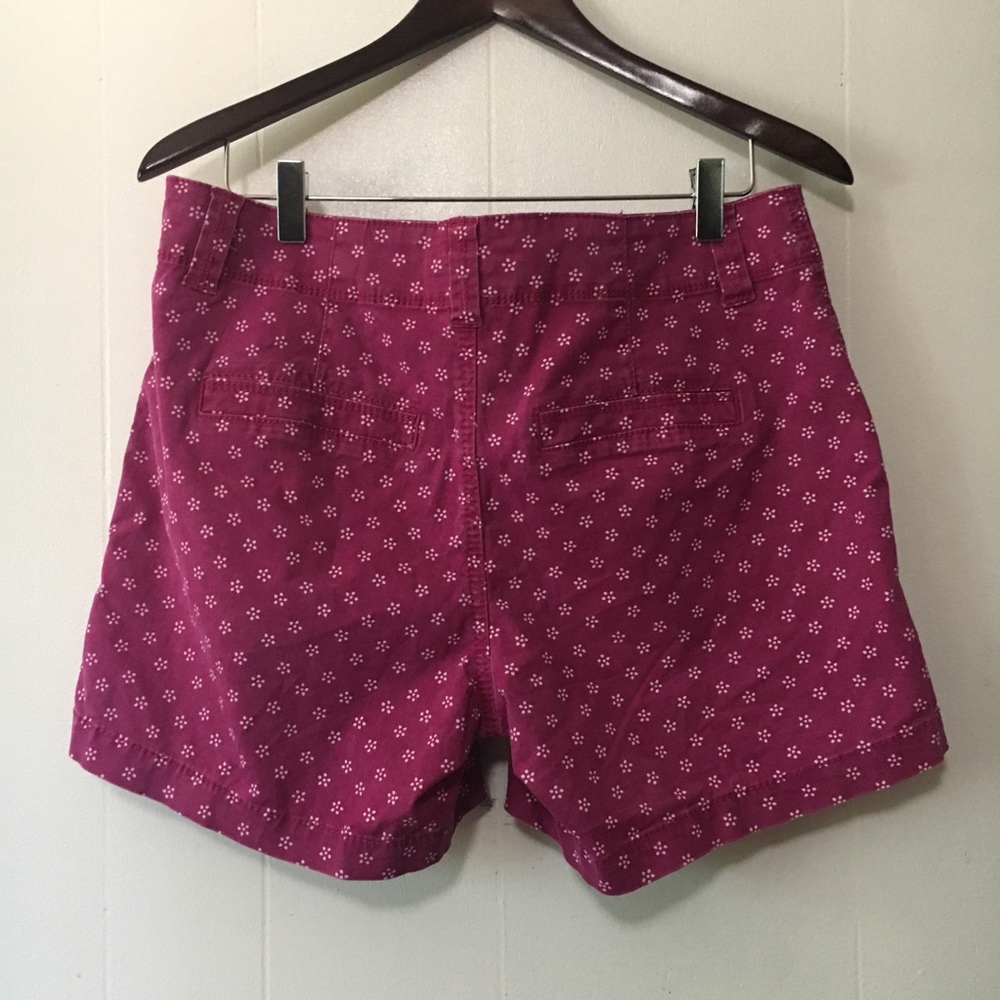 • magenta patterned medium length shorts • - Picture 4 of 7